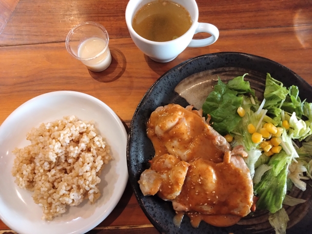 味噌焼きと雑穀米の定食